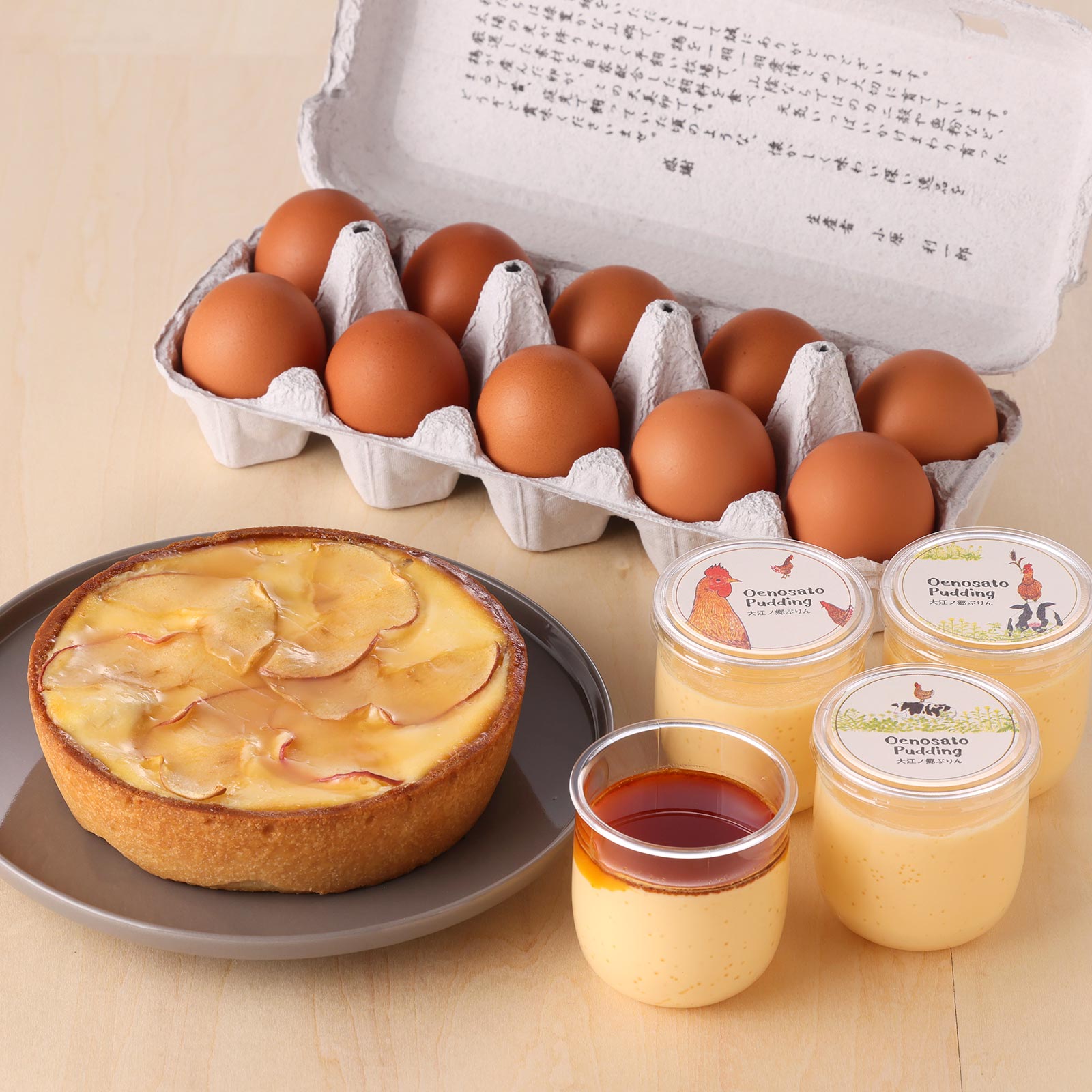 旬のりんごをたっぷりと使った季節限定のチーズタルトと、なめらかな口どけが人気のぷりんを詰め合わせ。