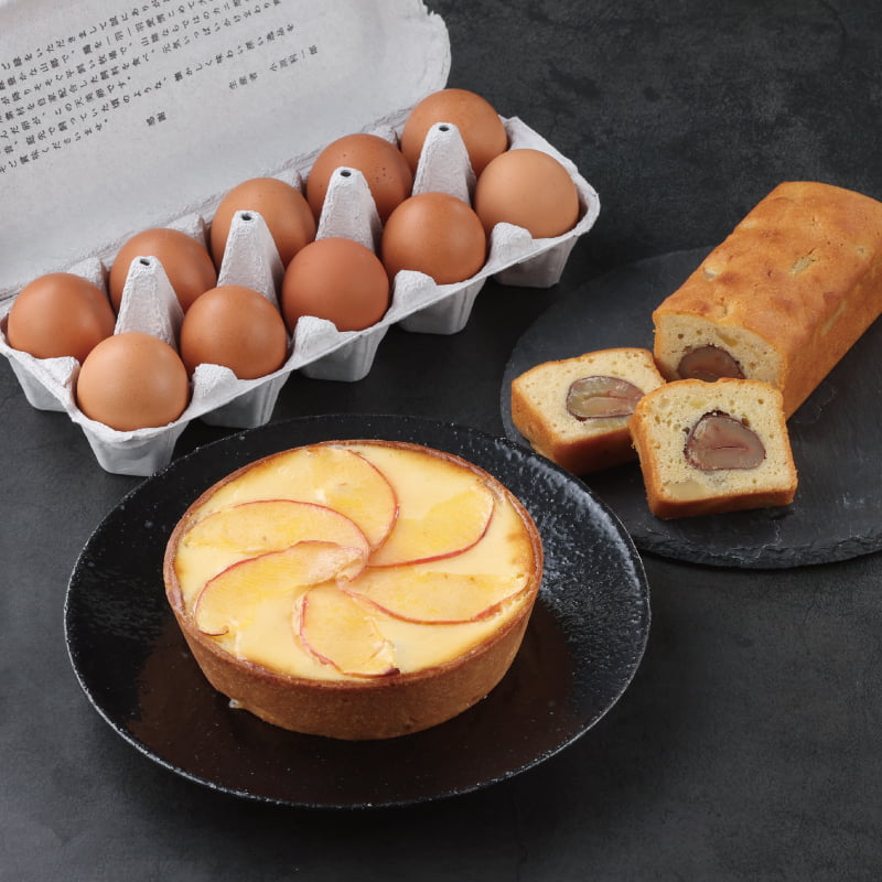 毎年人気のりんごのチーズタルトと和栗パウンドを詰め合わせ。