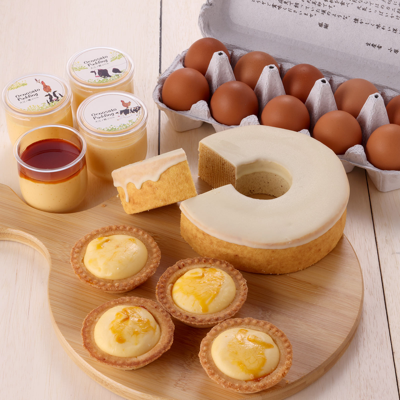 夏限定の柑橘バウムをはじめ、大江ノ郷を代表するスイーツを詰め合わせ。