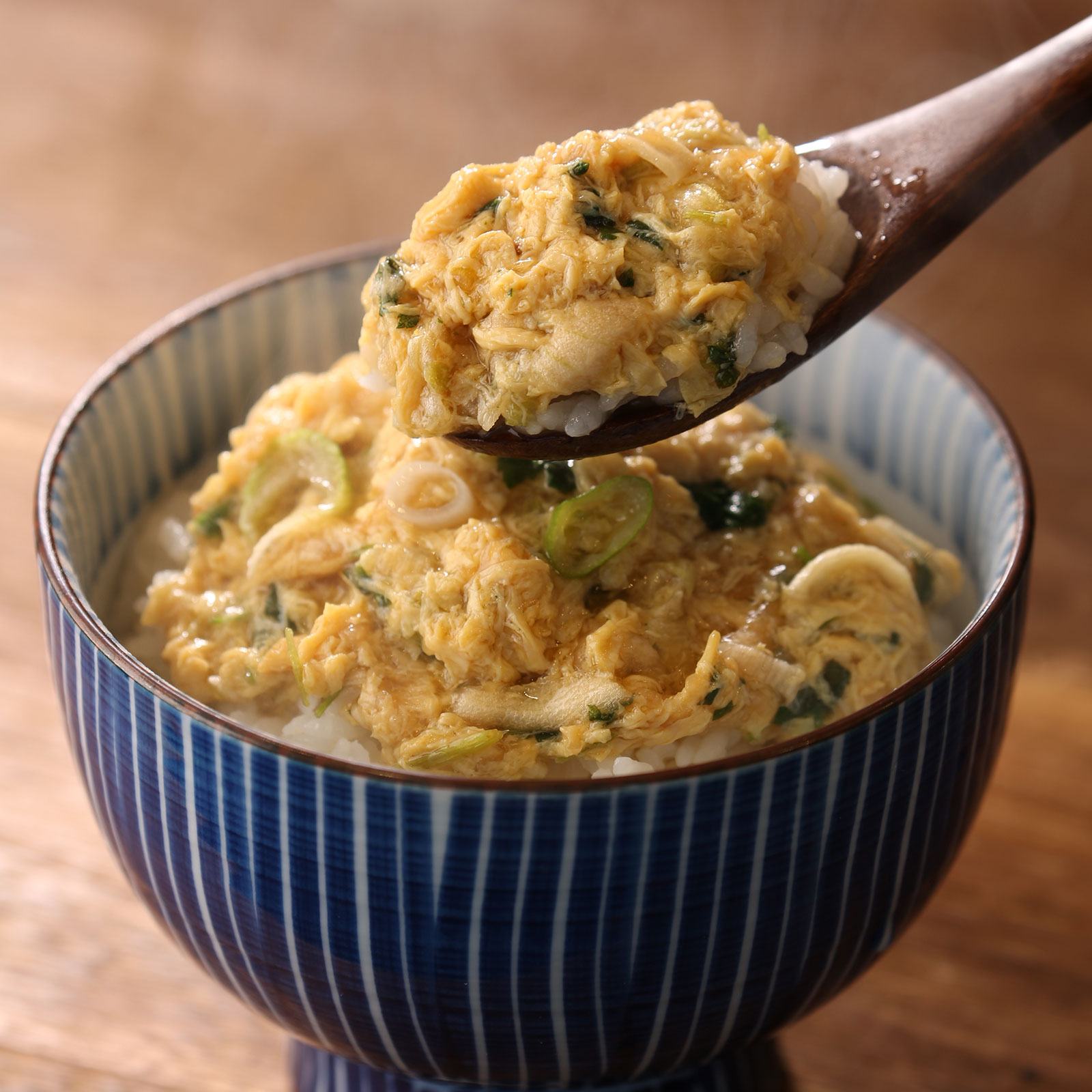 じっくりローストした国産玉ねぎの甘さが、天美卵の美味しさを引き立てる、簡単調理が嬉しい玉子丼。