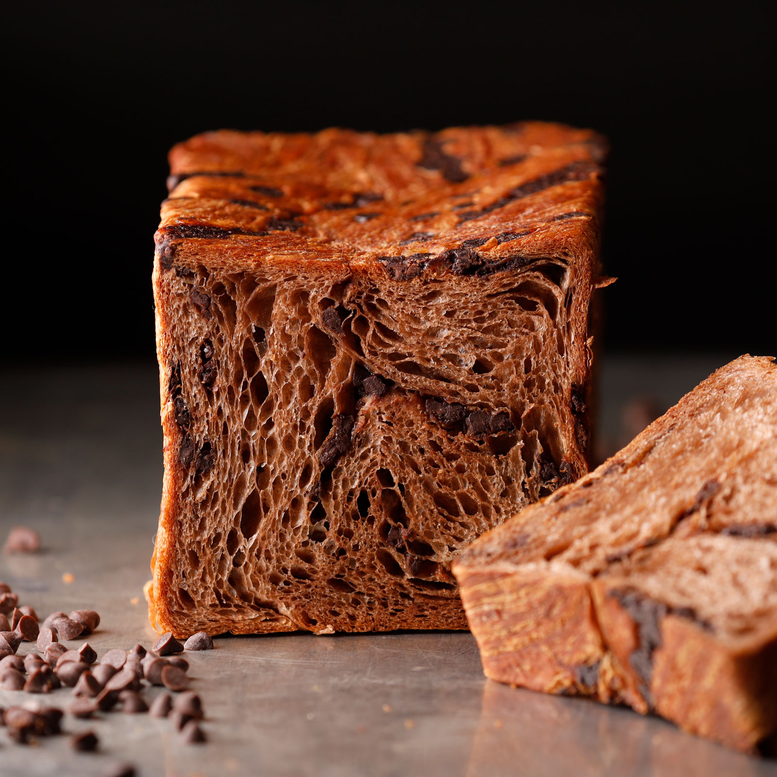 チョコたっぷり！いよかんが香るリッチなデニッシュ食パン