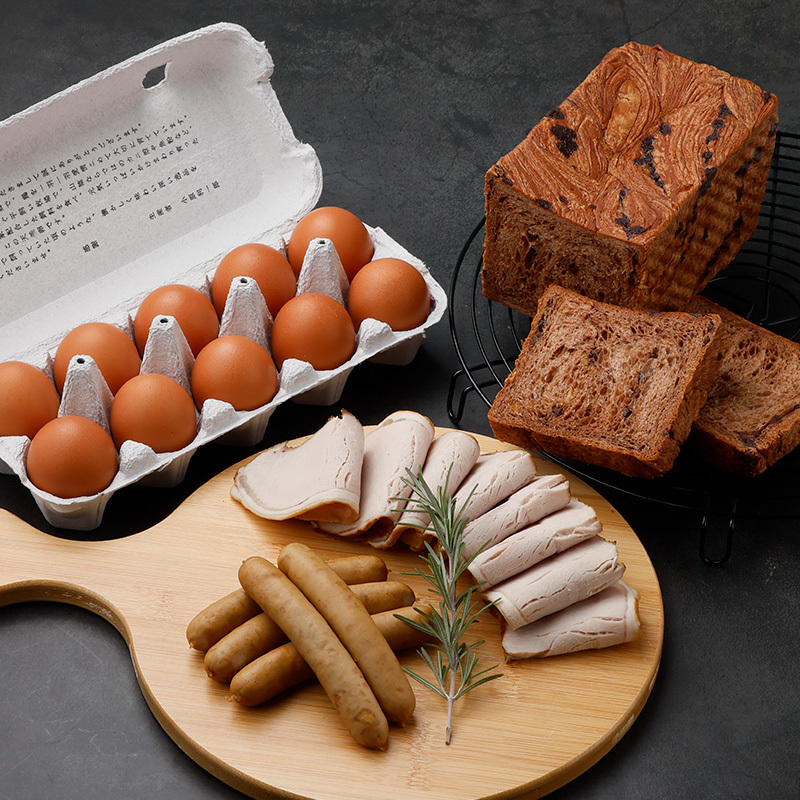 ハムやソーセージ、天美卵と、季節限定のショコラデニッシュを詰め合わせました