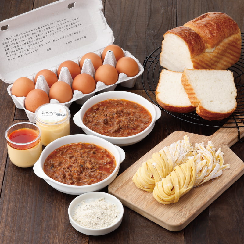 簡単調理のミートソースパスタに定番人気の食パンやぷりんを詰め合わせました。ご自宅用にもご進物にもオススメのセットです。