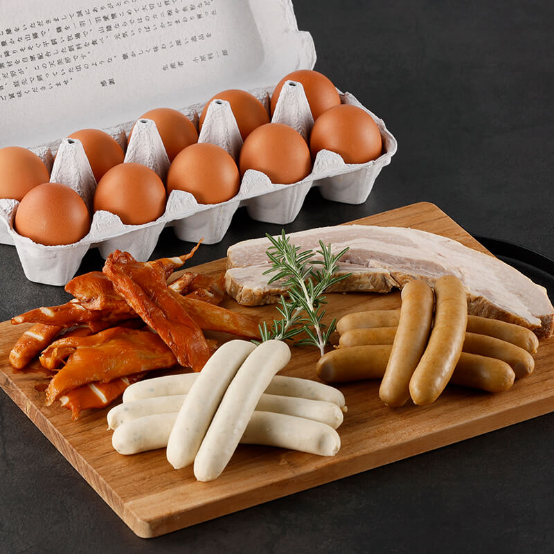 ソーセージ２種、ベーコンとささみの燻製、天美卵を詰め合わせ。