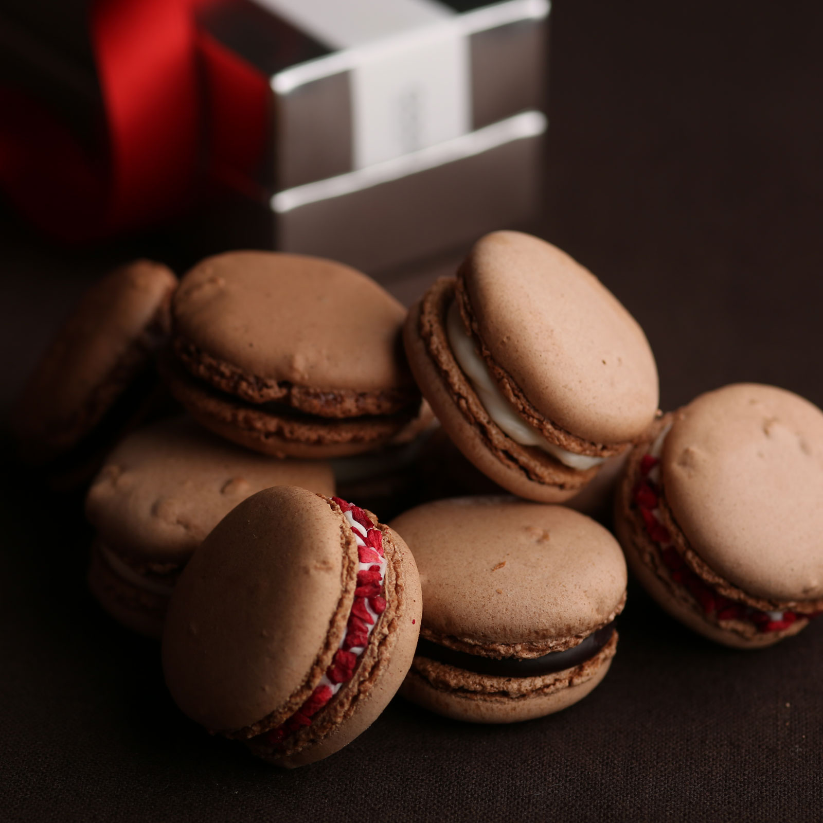 異なる5種類の味わいを詰め合わせた、冬限定ショコラマカロン。