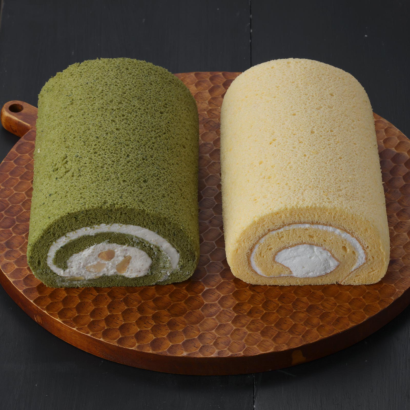 定番と季節限定ロールケーキを食べ比べ♪