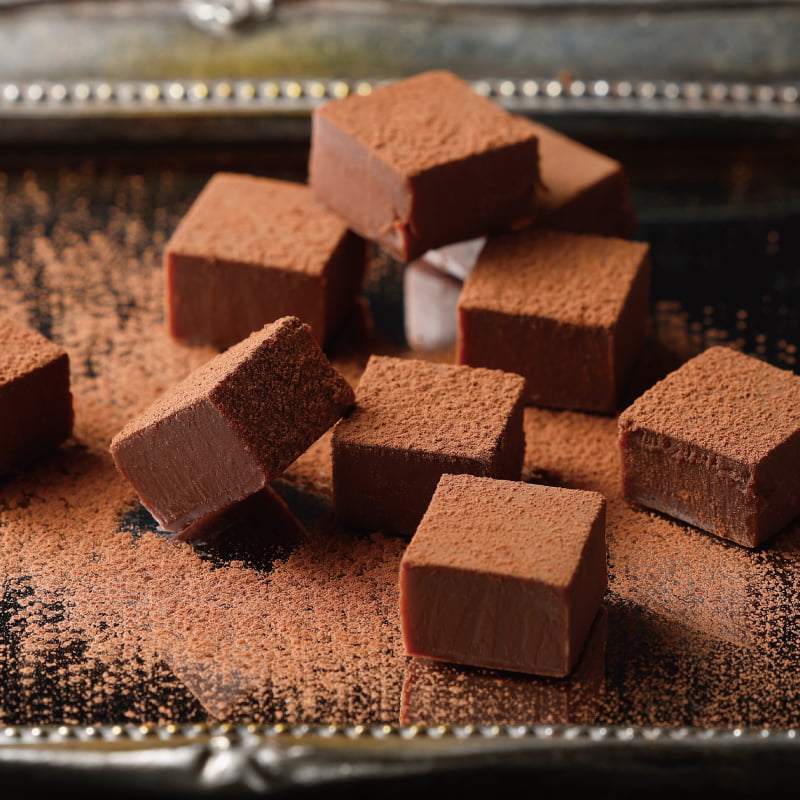 華やかな香りが広がる、エクアドル産のカカオ豆から作るビターチョコレートを使用した生チョコレート。