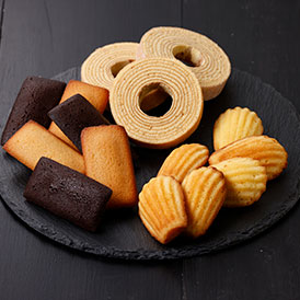 ミニバウムと焼き菓子の15個入りセット