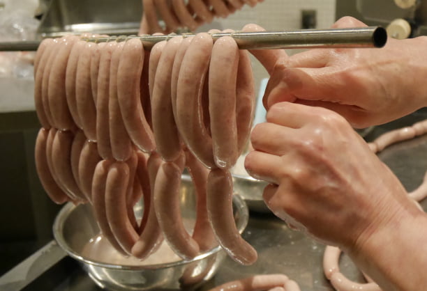 日経新聞に掲載された里山燻製工房の燻製商品