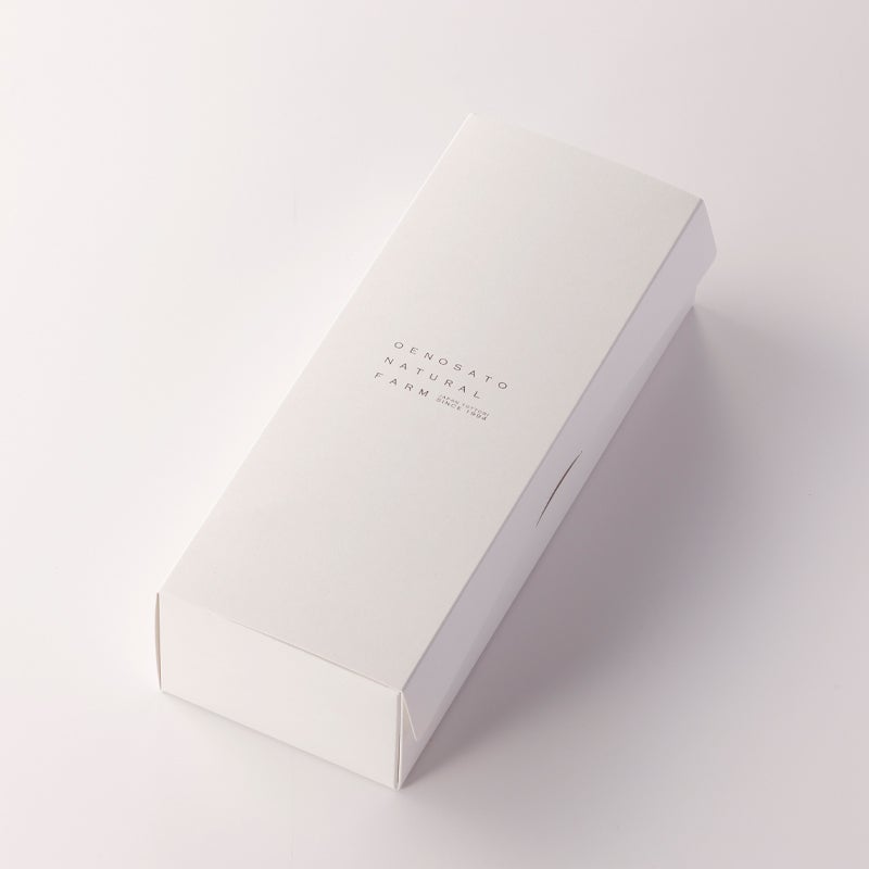 個包装のダックワーズを上品な箱に詰めてお届けします